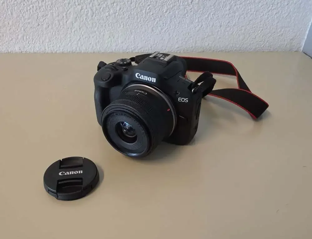 Canon EOS R100 Mirrorless Camera with RF-S 18-45mm F4.5-6.3 IS STM Lens Kit